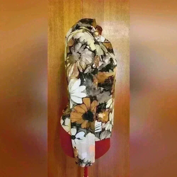 🥳HOST PICK🥳!! Cartise | Stunning Light Knit Floral Print Jacket, Size L - Picture 2 of 6